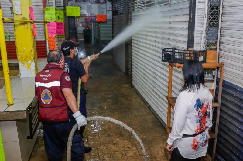 Photo of Desinfectan más espacios públicos en Madero
