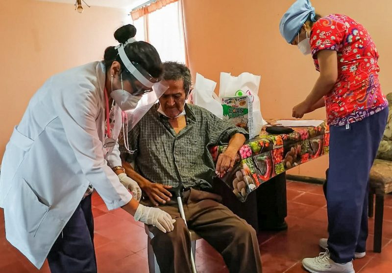 Photo of Llevan atención médica a adultos mayores