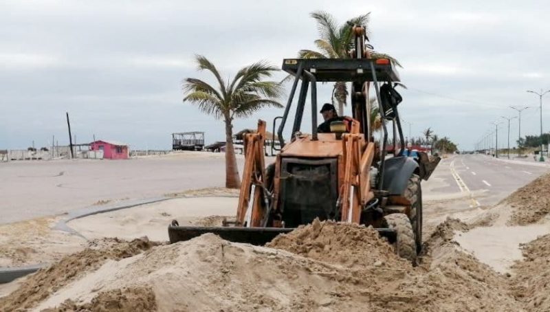 Photo of Retiran excedentes de arena en playa Miramar