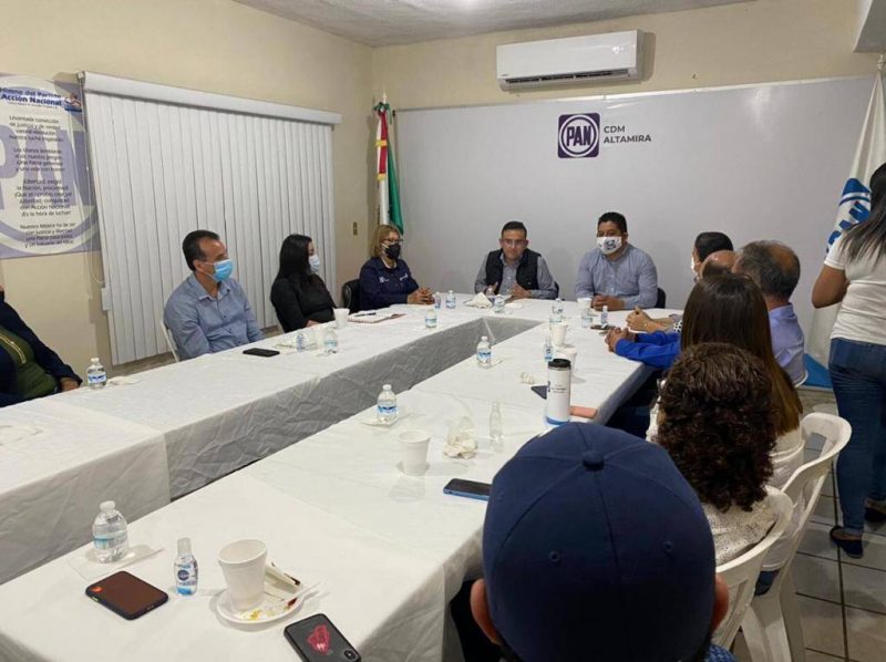 Photo of Se reúne Ciro Hernández con comité municipal