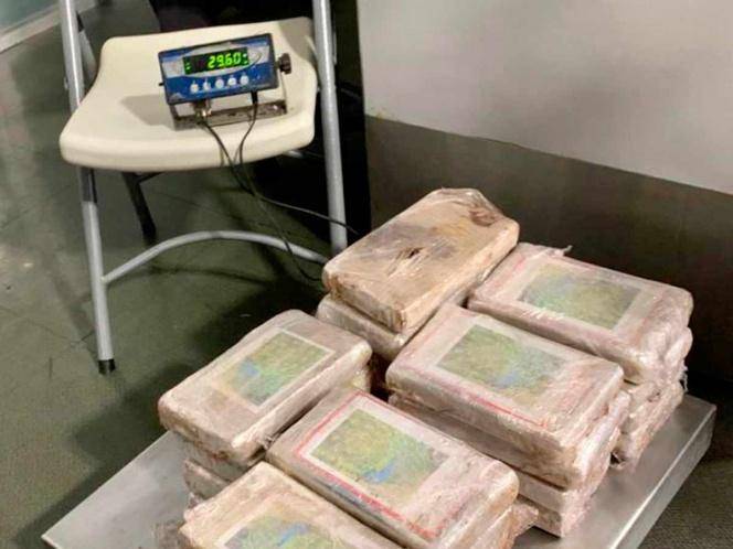 Photo of Aseguran 29.6 kilos de cocaína en Aeropuerto de México