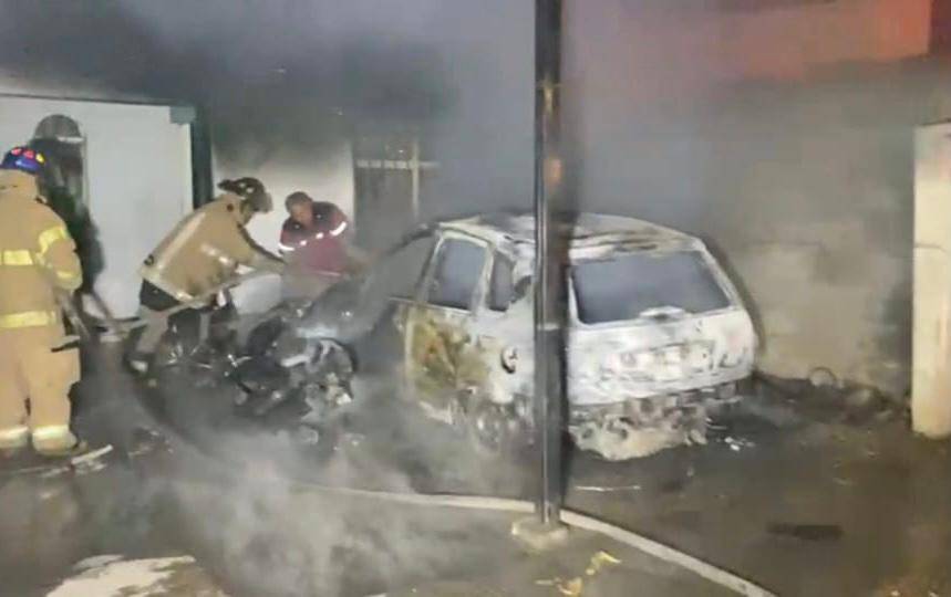 Photo of Cortocircuito provoca incendio en dos vehículos