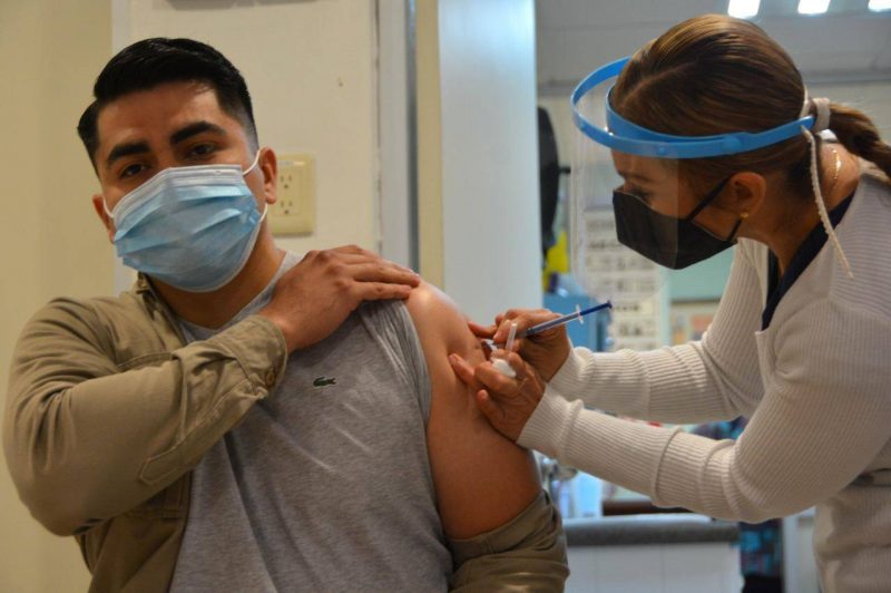 Photo of Inicia vacunación a médicos del Regional de Ciudad Madero