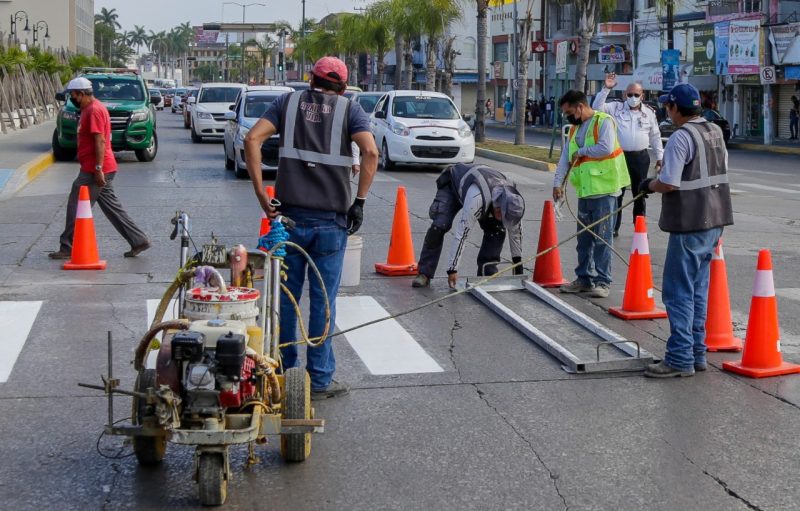 Photo of Dan mantenimiento a pasos peatonales en Ciudad Madero