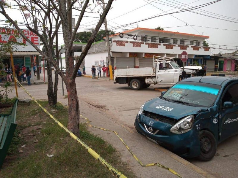 Photo of Acuchillan a taxista y toman rehenes en farmacia de Altamira