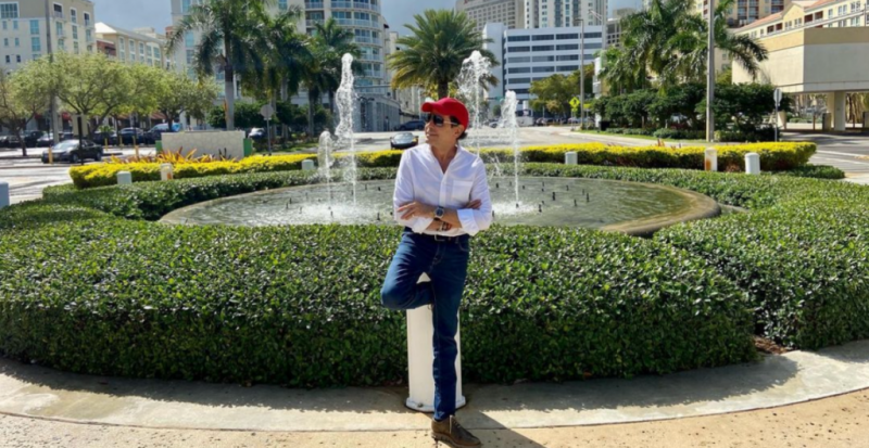 Photo of Juan José Origel presume segunda dosis en Miami