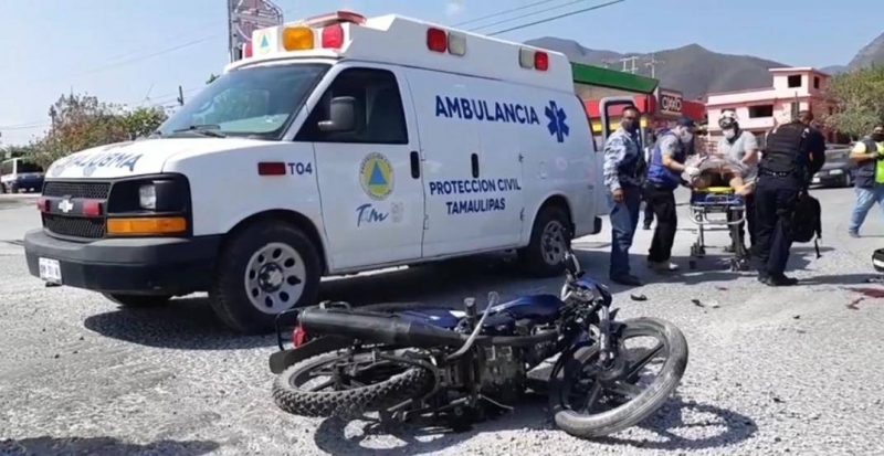 Photo of Motociclista choca contra camioneta, conductora ignora alto