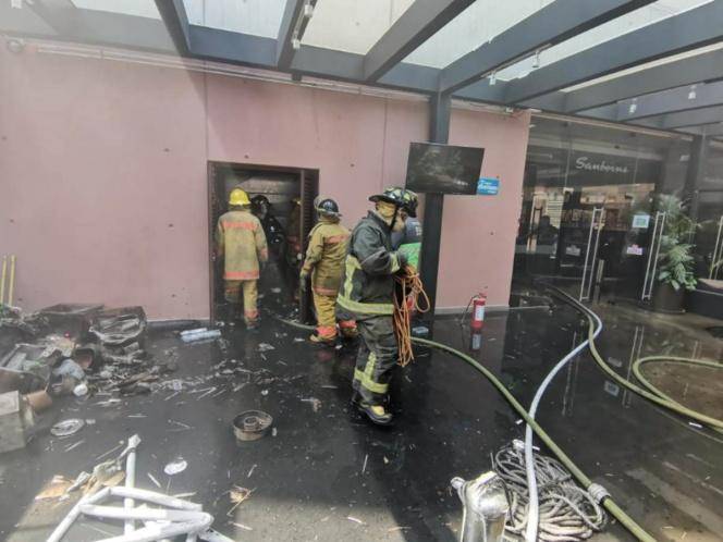 Photo of Evacuan a 50 por incendio en bodega de Sanborns WTC