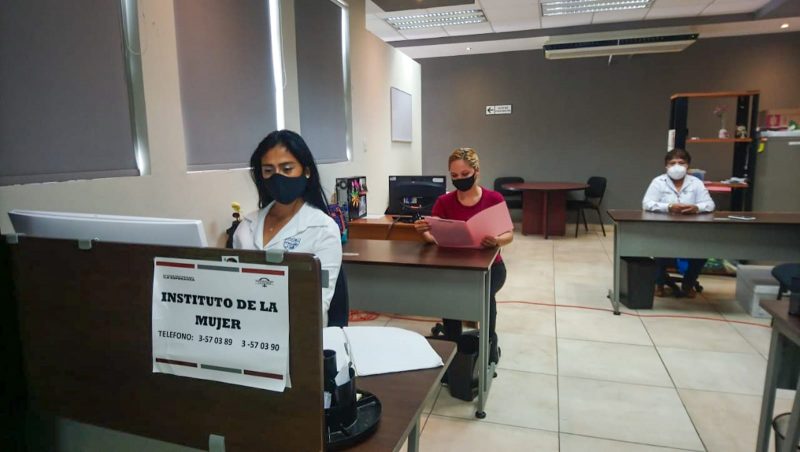 Photo of Continúan asesorías en Instituto de la Mujer