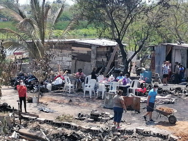 Photo of Incendio arrasa con nueve viviendas