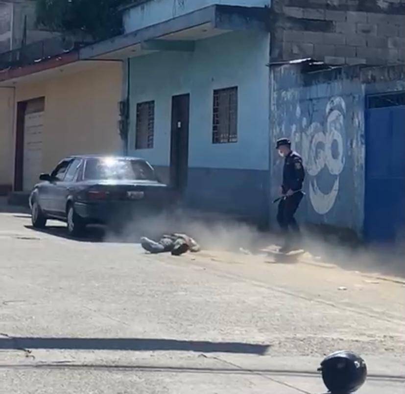 Photo of VIDEO: Huye de la policía y atropella a compañero