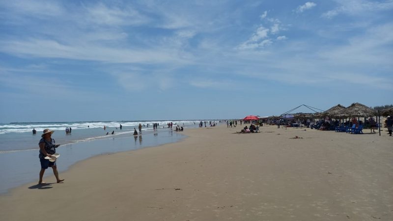 Photo of Fin de semana lleva a 20 mil a playas del estado