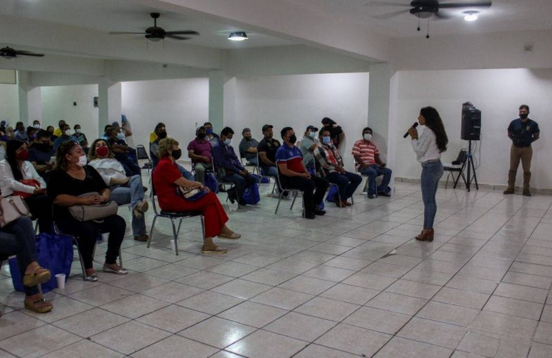 Photo of Cálido recibimiento para Gabriela Millá de empleados municipales