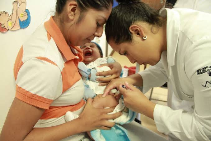 Photo of Aplican vacunas a niños en plazas comerciales
