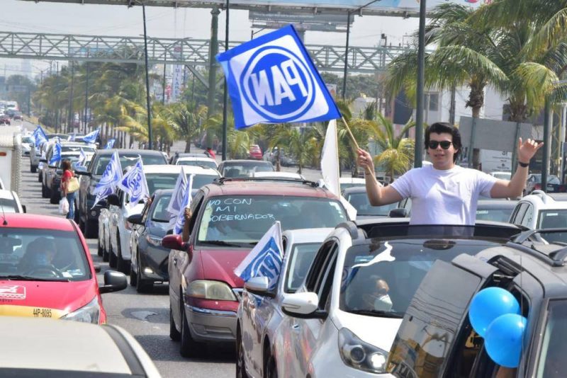 Photo of En caravana muestran apoyo al gobernador Cabeza de Vaca