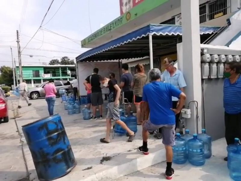 Photo of Desabasto de agua purificada provoca compras de pánico