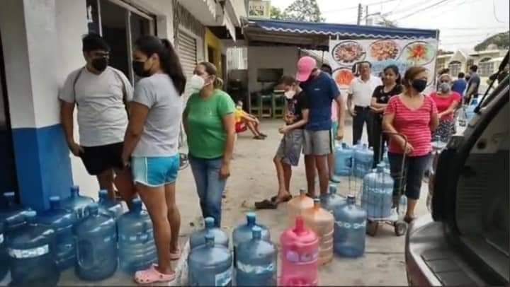 Photo of Afecta a restaurantes compras de pánico de agua purificada