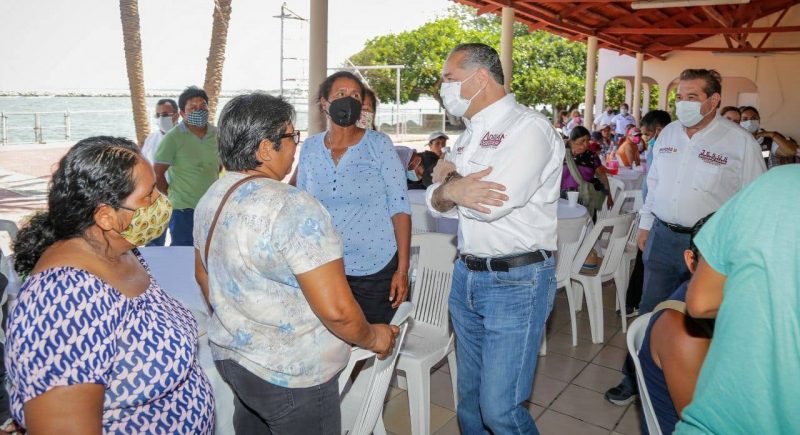 Photo of Comerciantes de playa respaldan a Adrián Oseguera