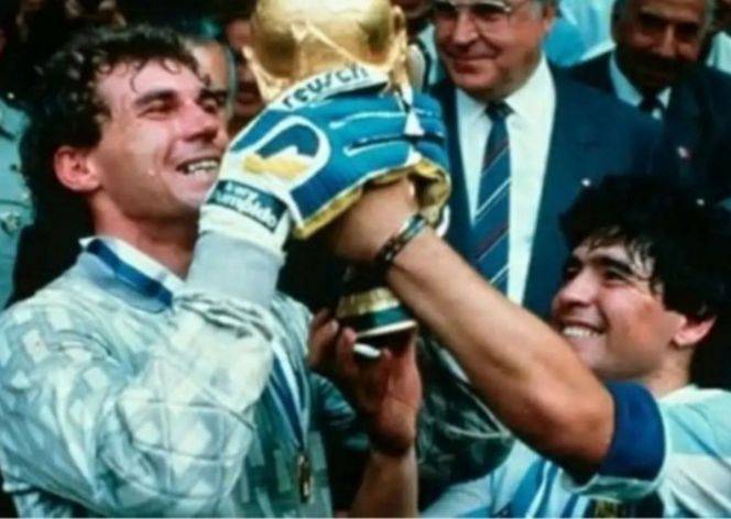 Photo of Maradona era más famoso que el Papa, sentencia Pumpido