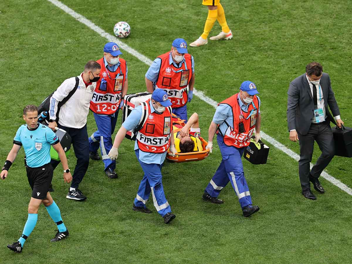 Photo of Otro susto en la Euro 2020; Mario Fernandes al hospital