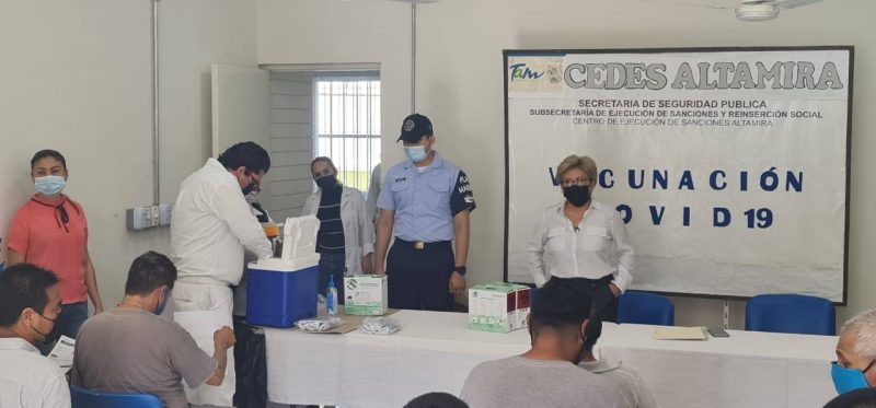 Photo of Vacunan a 500 reos contra COVID en penales de Tamaulipas