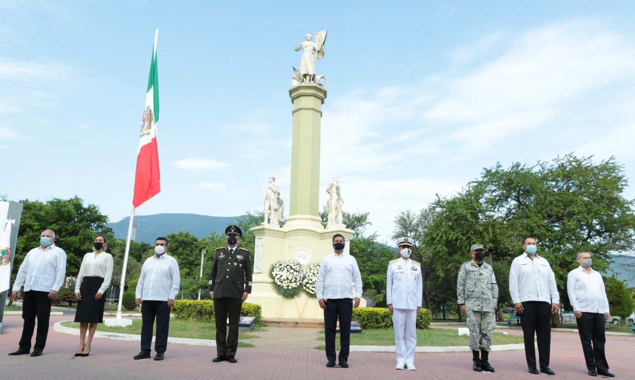 Photo of Montan guardia en honor a héroes de la Independencia