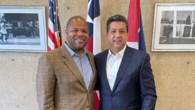 Photo of Gobernador Cabeza de Vaca se reúne con Mayor de Dallas, Texas