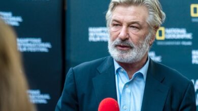 Photo of Alec Baldwin contrata a exfiscal para su defensa