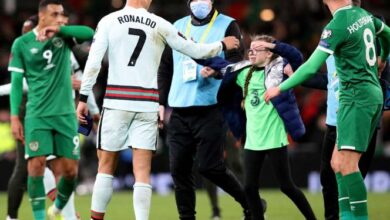 Photo of Aclaman el gesto de Cristiano Ronaldo con una niña