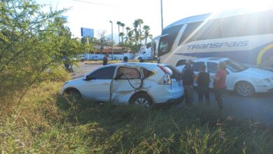 Photo of Se atraviesa a autobús foráneo y sale perdiendo
