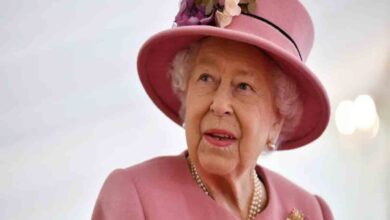 Photo of La Reina Isabel sacrifica al príncipe Andrés para defender la monarquía