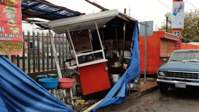 Photo of Falla mecánica lo proyecta contra puesto de garnachas