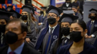 Photo of Entrega Rector de la UAT cartas a egresados de Trabajo Social, Psicología y Nutrición