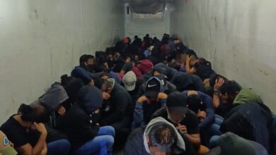 Photo of Rescatan a más de 100 migrantes que viajaban hacinados en trailer