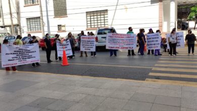 Photo of Se manifiestan trabajadores de la salud en palacio