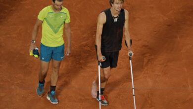 Photo of Zverev se retira en muletas; Nadal a la final de Roland Garros