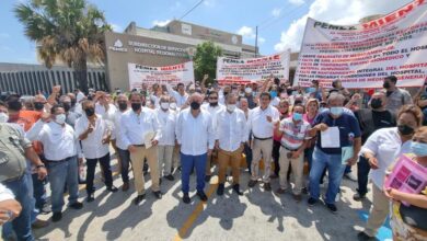 Photo of Se manifiestan a las afueras del hospital regional de PEMEX