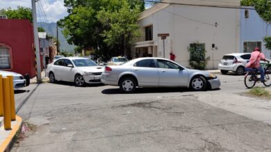 Photo of Se pasa el alto y causa colisión