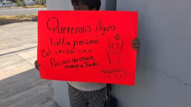 Photo of Mujeres se manifiestan por falta de agua en las Brisas