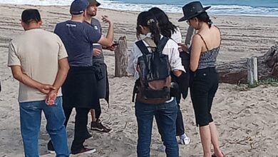 Photo of Visitan locaciones en playa Miramar para “El viaje de regreso”