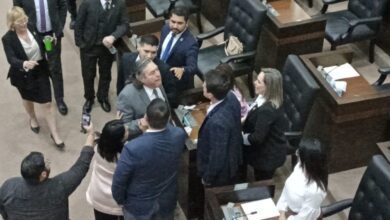 Photo of Diputados olvidan comparecencia, se insultan y empujan