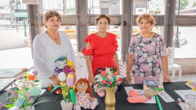 Photo of Abuelitos exponen manualidades en bazar del Día de las Madres