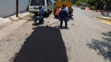 Photo of Con las medidas preventivas, continúa bacheo en Victoria