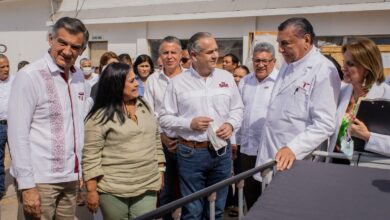 Photo of Adrián Oseguera y gobernador recorren hospital civil de Madero