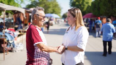 Photo of Escucha Ale Cárdenas a comerciantes del tianguis de la estación