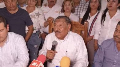 Photo of “Vendido, vendido”, gritan profes a Arnulfo Rodríguez