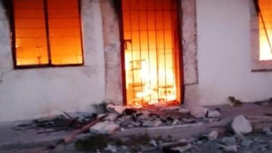 Photo of Grupo armado incendia casas y negocios en Abasolo y Jiménez