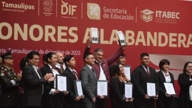 Photo of Entrega gobernador becas y reconocimientos a alumnos destacados