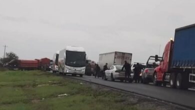 Photo of Bloquean con autobuses y camiones la Reynosa-San Fernando