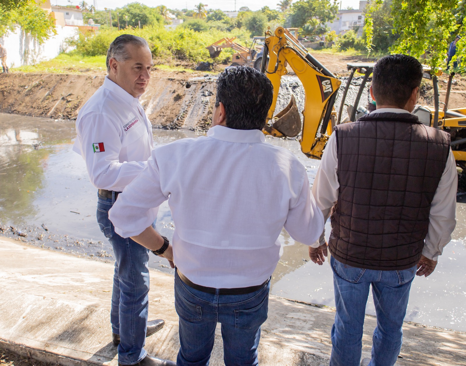 Continúa Madero con importante programa de limpieza en canales pluviales